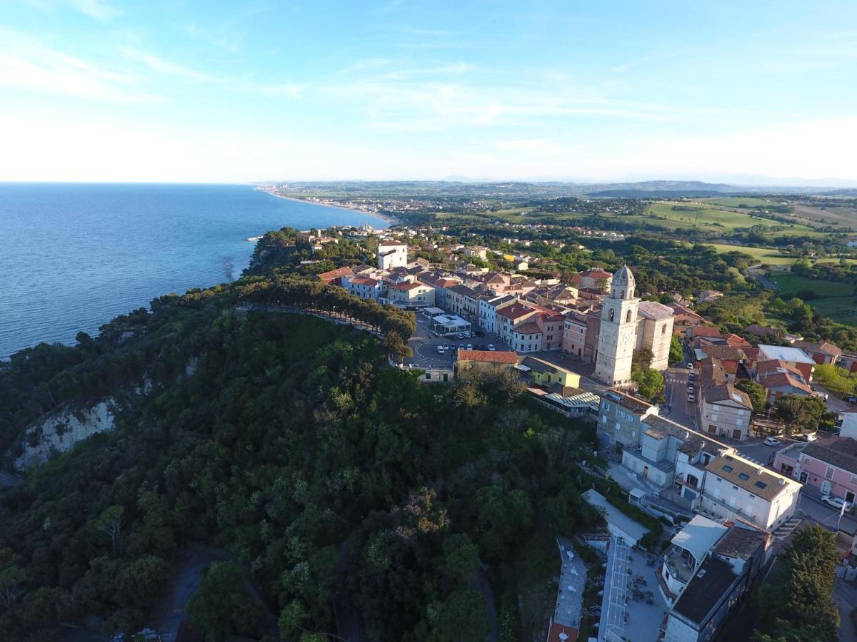 Diecidodici Boutiquerooms Sirolo Bagian luar foto