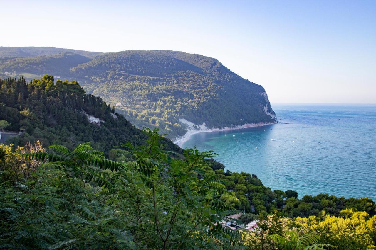 Diecidodici Boutiquerooms Sirolo Bagian luar foto