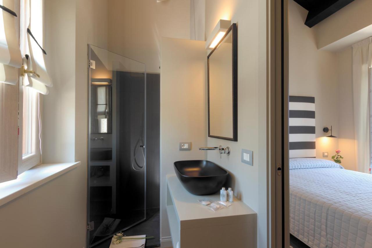 Diecidodici Boutiquerooms Sirolo Bagian luar foto